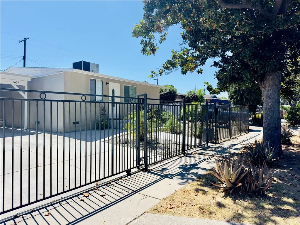 Panorama City, California 91402, United States, 2 Bedrooms Bedrooms, ,1 BathroomBathrooms,Residential,Active,162621