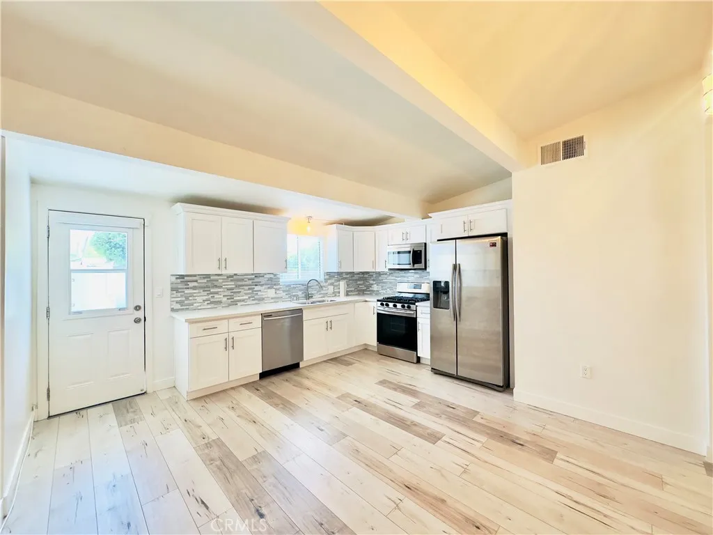 Panorama City, California 91402, United States, 2 Bedrooms Bedrooms, ,1 BathroomBathrooms,Residential,Active,162621