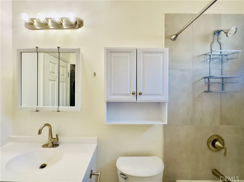 Panorama City, California 91402, United States, 2 Bedrooms Bedrooms, ,1 BathroomBathrooms,Residential,Active,162621