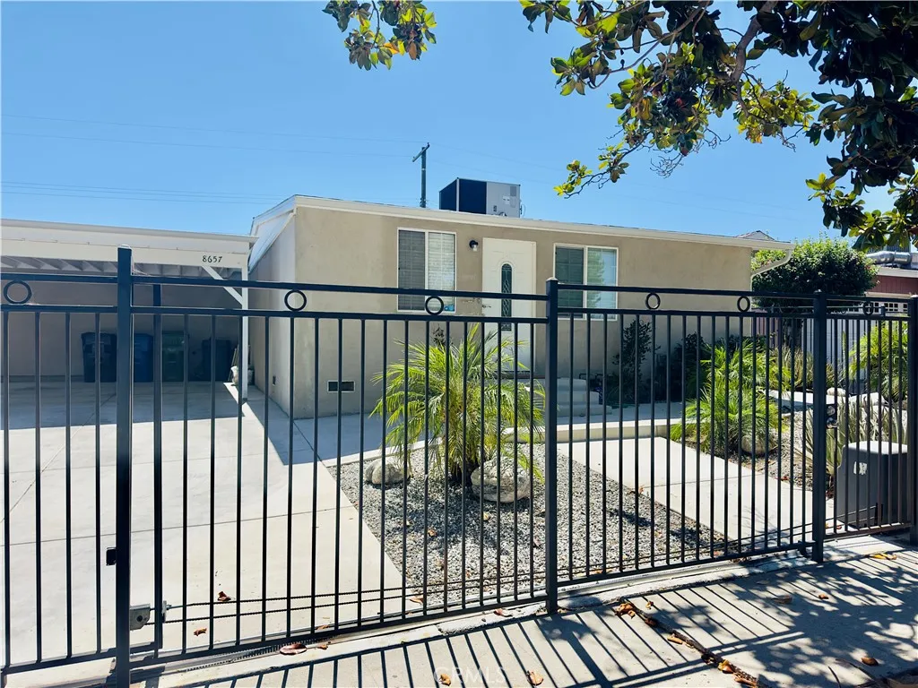 Panorama City, California 91402, United States, 2 Bedrooms Bedrooms, ,1 BathroomBathrooms,Residential,Active,162621