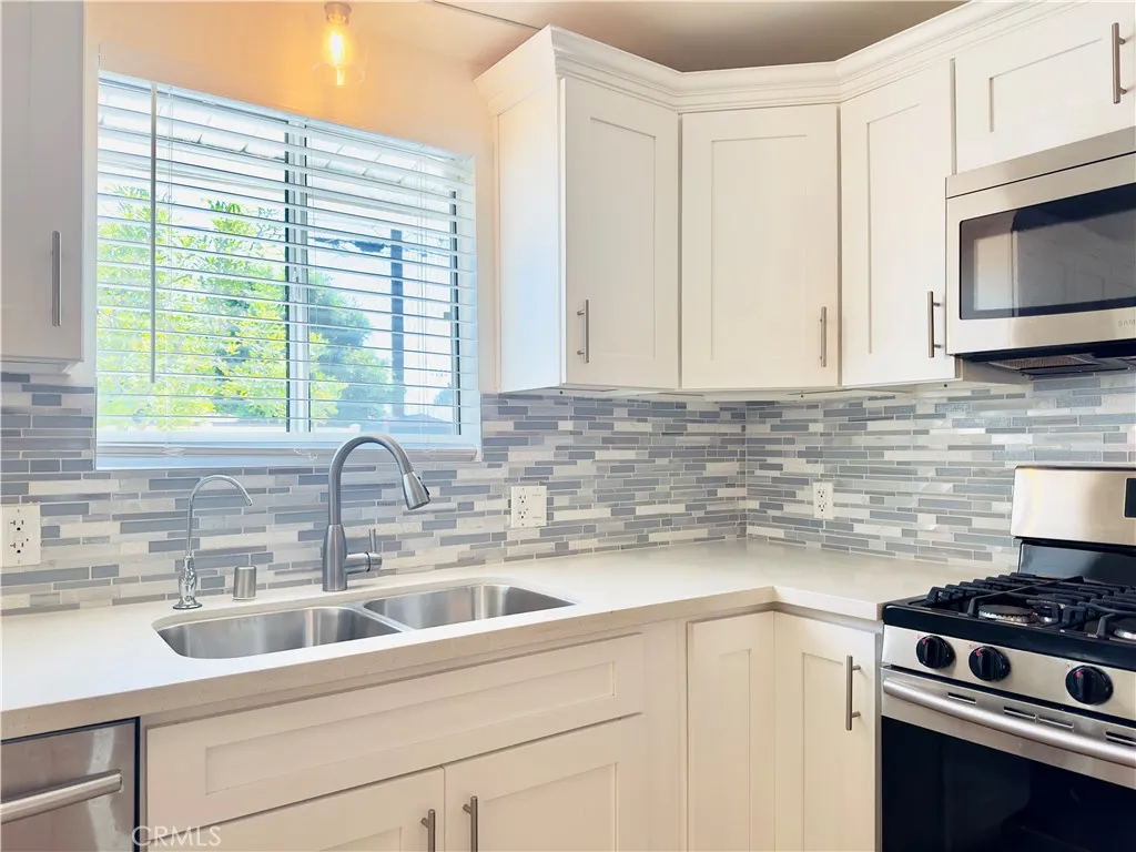 Panorama City, California 91402, United States, 2 Bedrooms Bedrooms, ,1 BathroomBathrooms,Residential,Active,162621