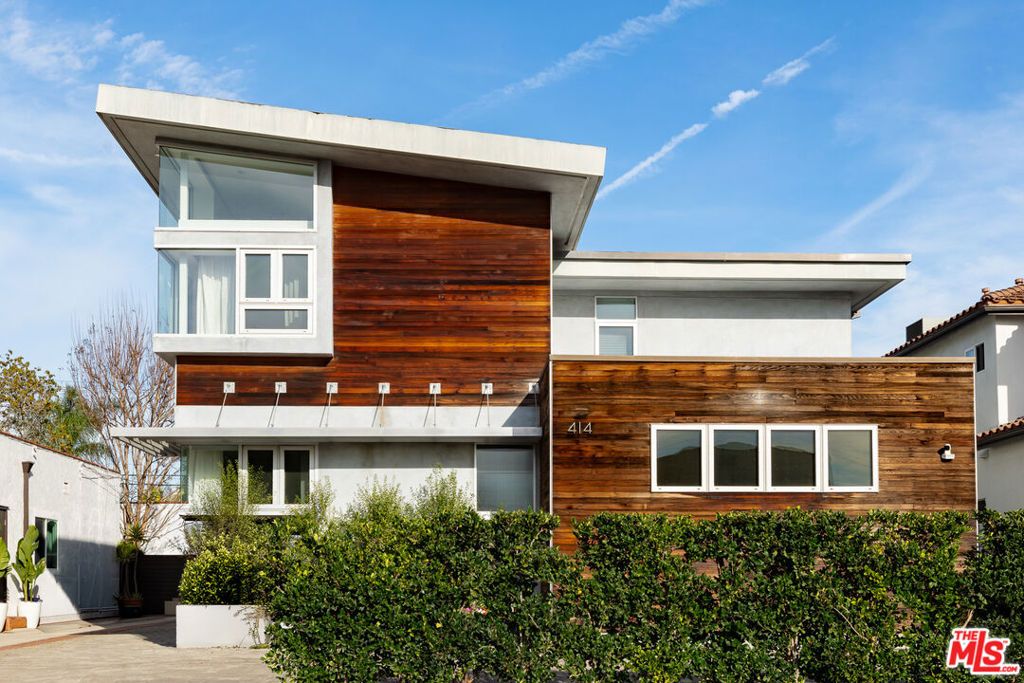 Photo of 414 N Vista Street, Los Angeles, CA 90036 (MLS # 26654071)