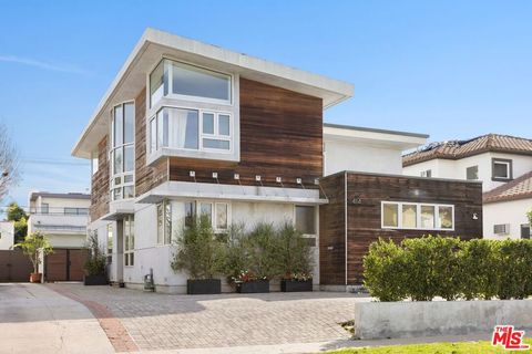 Photo of 414 N Vista Street, Los Angeles, CA 90036 (MLS # 26654071)