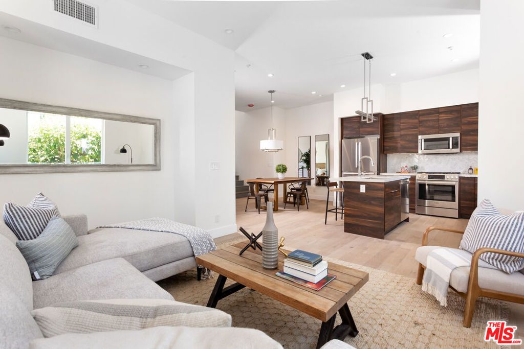 Photo of 4236 Sawtelle Boulevard, Los Angeles, CA 90066 (MLS # 26658381)