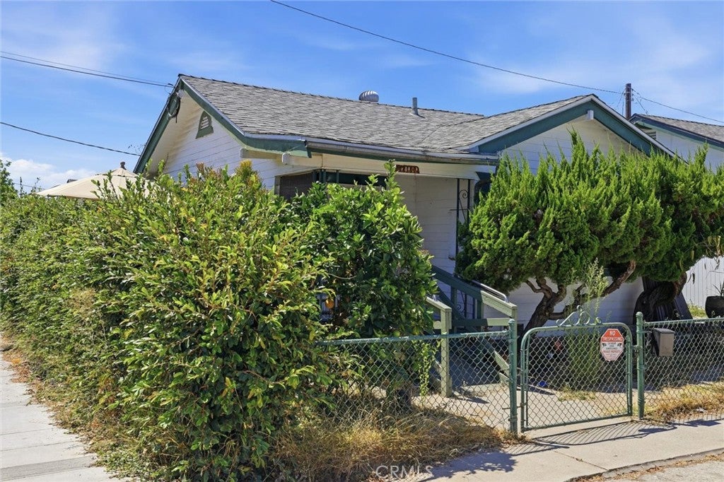 1335 Termino Avenue