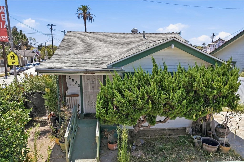 1335 Termino Avenue