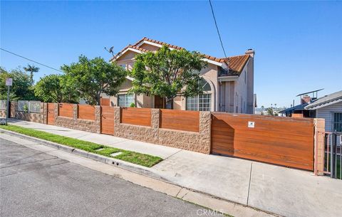 Photo of 1021 Coronado Terrace Ter, Los Angeles, CA 90026 (MLS # IN26053048)