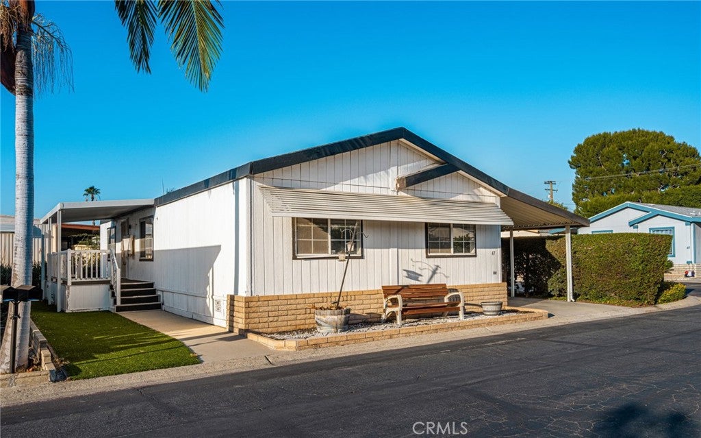 201 Collins Avenue W 47