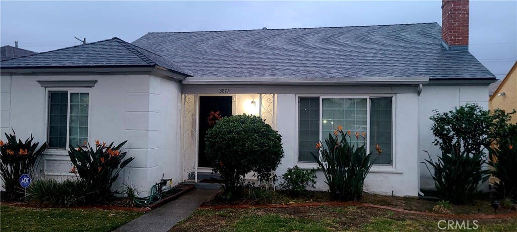 Photo of 3871 Grayburn AVE, Los Angeles, CA 90008 (MLS # SR26113412)