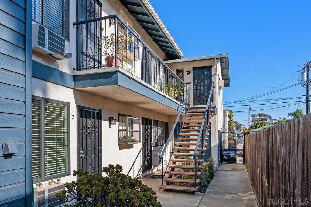 1435 Essex 7