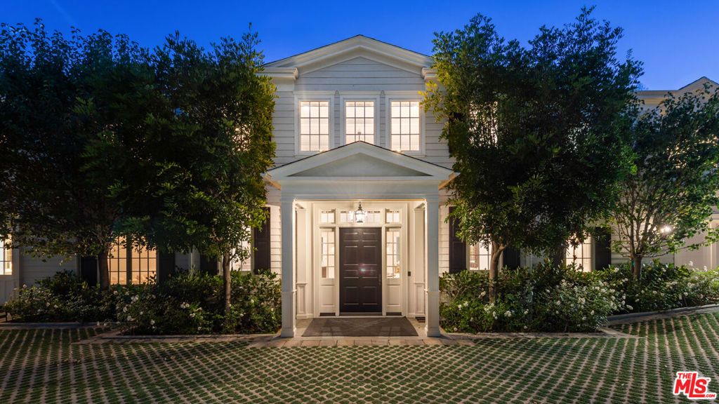 Photo of 491 N Tigertail Road, Los Angeles, CA 90049 (MLS # 25582817)