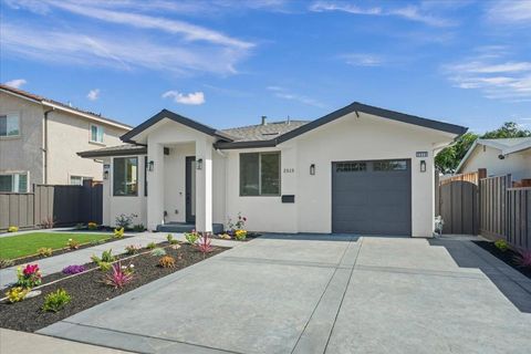 Photo of 2515 Crystal Drive, Santa Clara, CA 95051 (MLS # ML82045673)