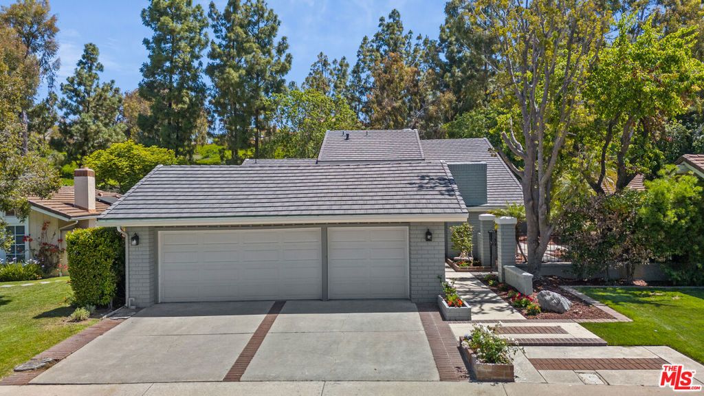 Photo of 19 Rippling Strm, Irvine, CA 92603 (MLS # 25552699)