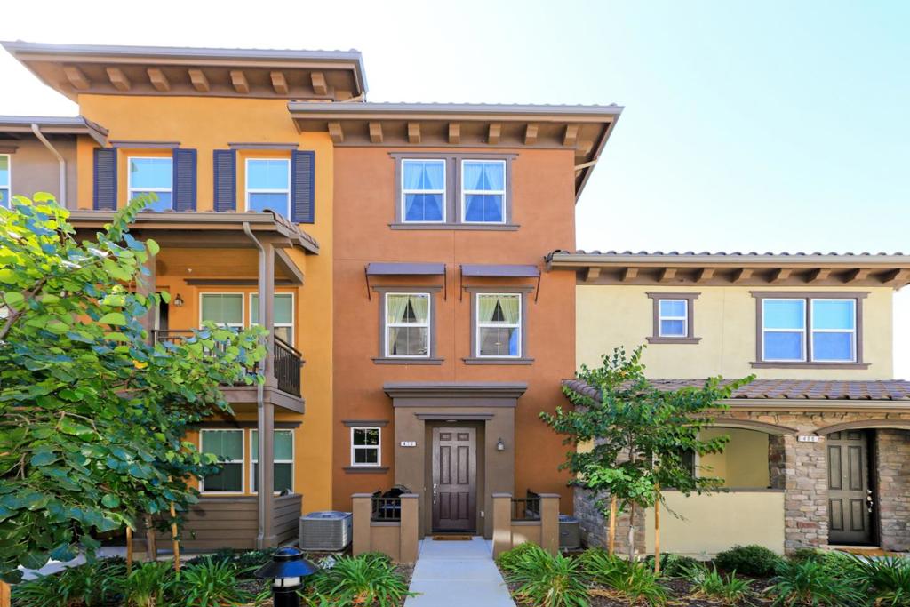 Fabulous private unit with multiple upgrades! Stunning custom kitchen with stainless steel appliances and gas stove! Immaculate throughout! Tranquil open floor plan offering AC, custom moldings, Designer tiles, upgraded stone counters, recess lighting through out and more! Western hill views from master suite! Near access to 280 & 880 and steps from dining & shopping at Santana Row! Attached garage plus two extra parking spots!