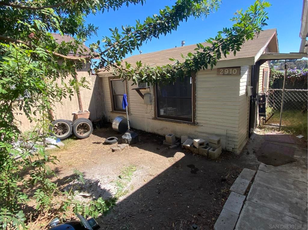 2908 12 E 8th