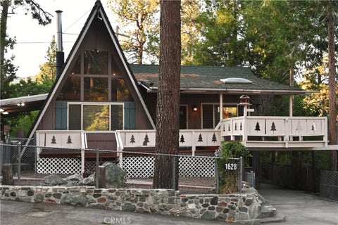 Photo of 1628 Thrush RD, Wrightwood, CA 92397 (MLS # HD26158315)