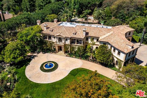 Photo of 70 Beverly Parkway, Beverly Hills, CA 90210 (MLS # 26760161)