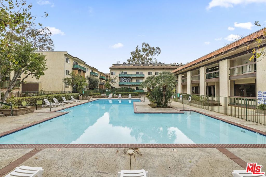 5460 White Oak Avenue A318