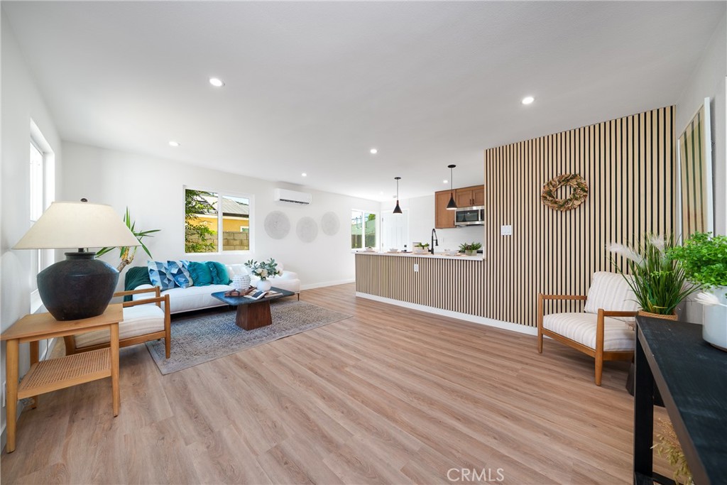 405 W 1st