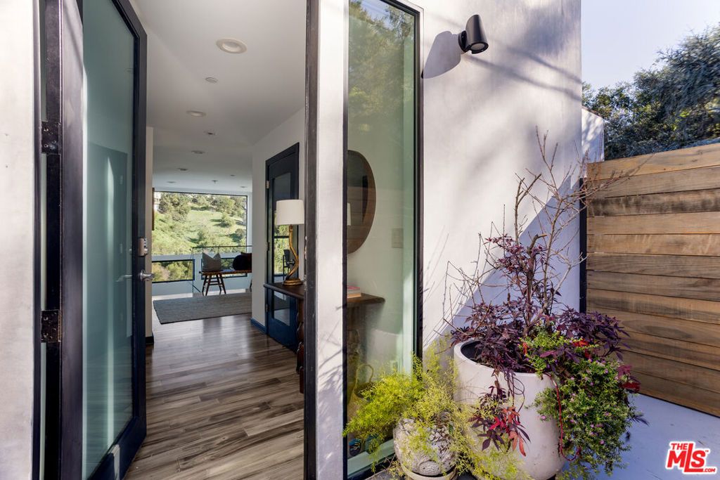 Photo of 3760 Avenida Del Sol, Studio City, CA 91604 (MLS # 26635651)