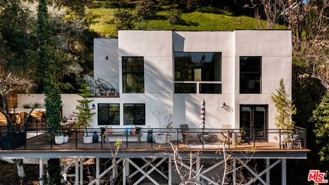 Photo of 3760 Avenida Del Sol, Studio City, CA 91604 (MLS # 26635651)