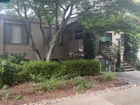 Photo of 1601 Canyonwood Ct Ct #2, Walnut Creek, CA 94595 (MLS # 41129302)
