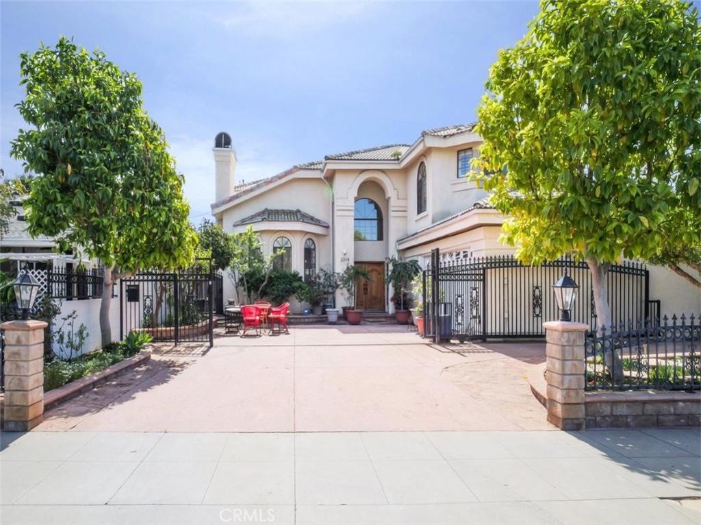 2318 W 154th Street