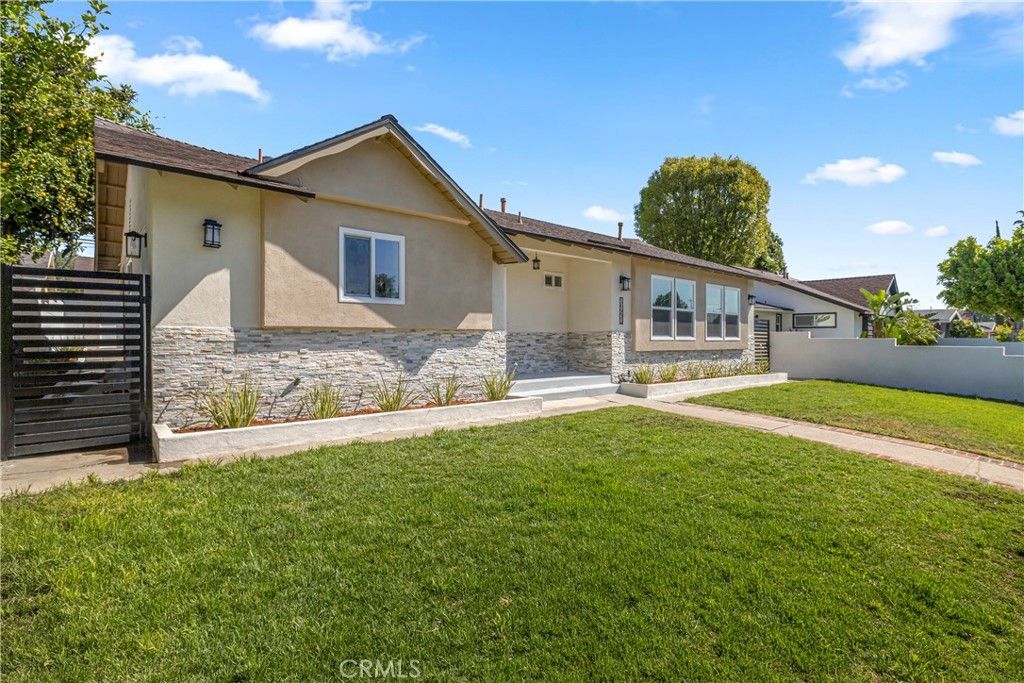 Photo of 16931 Rinaldi St, Granada Hills, CA 91344 (MLS # CV26082165)