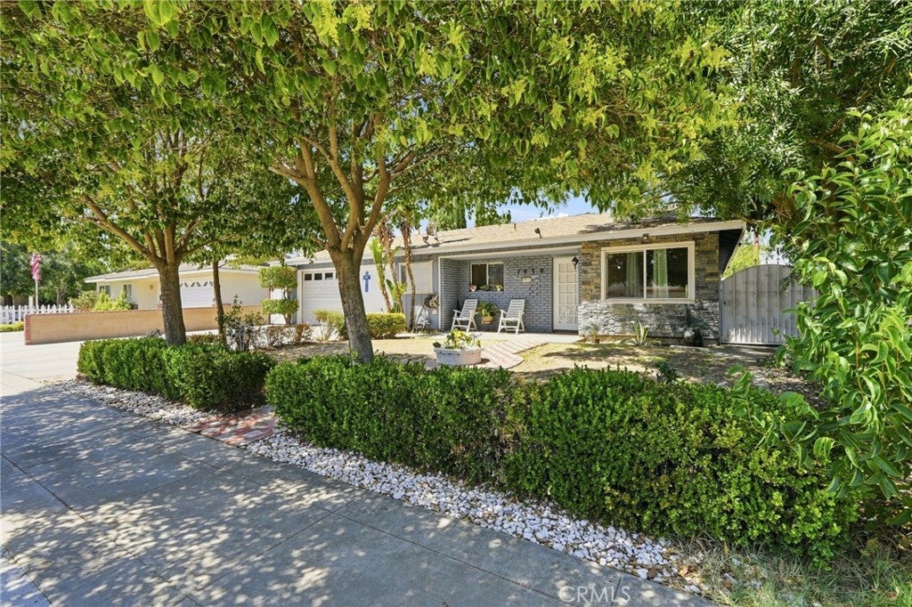 1078 W Madalyn Avenue
