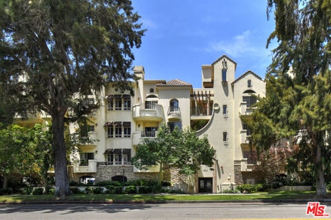 Photo of 4601 Coldwater Canyon Avenue #105, Studio City, CA 91604 (MLS # 26828763)