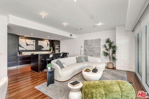 Photo of 6250 Hollywood Boulevard #10L, Los Angeles, CA 90028 (MLS # 25606827)