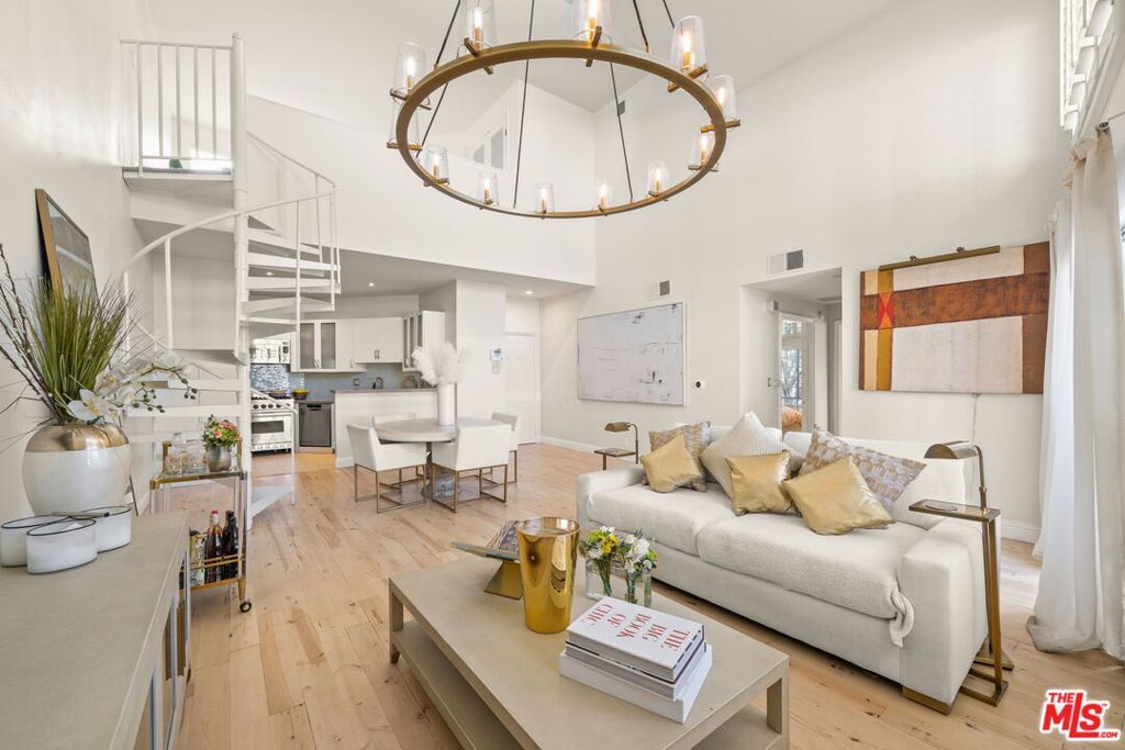 Photo of 11822 Goshen Avenue #301, Los Angeles, CA 90049 (MLS # 25610111)