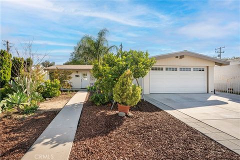 Photo of 19026 Stillmore St, Canyon Country, CA 91351 (MLS # SR26036595)