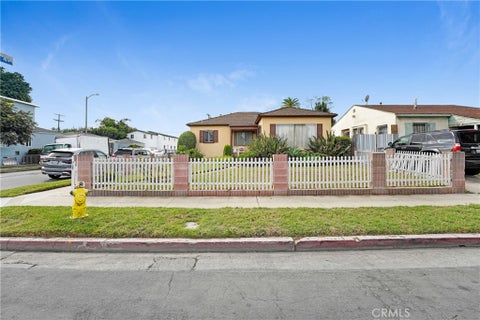Photo of 358 E 104th ST, Los Angeles, CA 90003 (MLS # SR26206355)