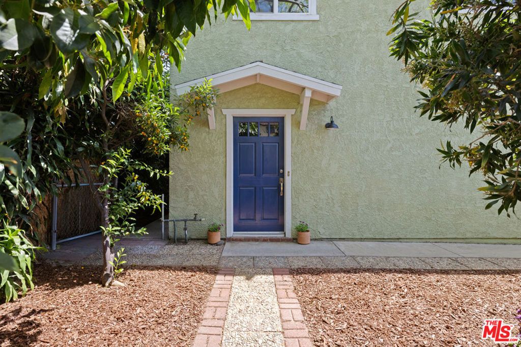 Photo of 236 S Avenue 22 Ave, Los Angeles, CA 90031 (MLS # 26736173)