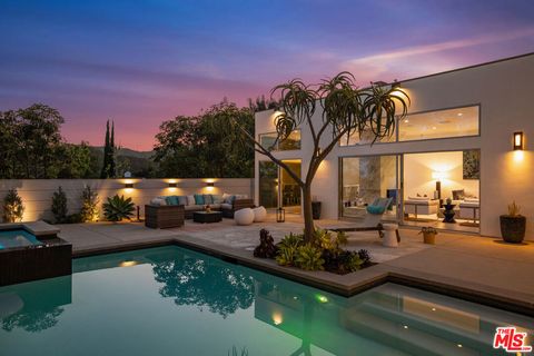 Tiny photo for 2306 Cheryl Place, Los Angeles, CA 90049 (MLS # 26804973)