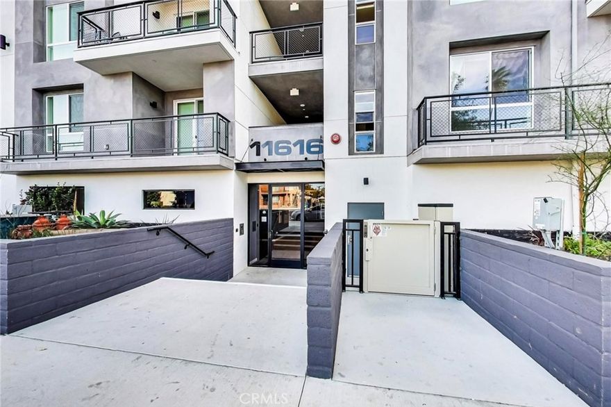 PENTHOUSE !! A true toast to modern living in North Hollywood CA! The stage has been set for this stylish and contemporary property that spans roughly 1573 sq.ft of comfortable living space. This rare 3 bedroom, 2 bathroom condo offers a blend voguish sophistication and chic coziness that you can find nowhere else on the market. Its features include: an open floorplan, LED recessed lighting, newer AC, high-ceilings, modern kitchen w/large center island, quartz counter tops, new appliances, engineered wood flooring, spacious bedrooms, walk-in closet, fully updated bathrooms w/quartz counter tops, updated cabinets, in-unit laundry (stackable washer/dryer), private balcony deck, dual pane windows for energy efficiency, wheelchair accessible, underground garage parking (2 spaces/tandem), and so much more. Close to the popular NOHO Arts District, this rare beauty is only a heartbeat away from local restaurants, cafes, shopping, nightlife, and entertainment. SoCal Living at its finest !