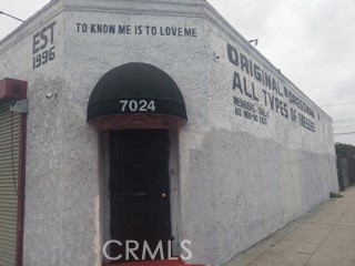 Versatile Office or Retail Opportunity – 2 Units, Prime Location
Unlock the potential of nearly 3,000 square feet (2,880 SF) of flexible office or retail space, split between two separate units. Situated on a 6,540 square foot lot, this property features convenient off-street parking and offers endless possibilities for investors, owner-users, or creative entrepreneurs.
Currently, one unit is tenant-occupied, but both can be delivered vacant at closing. Whether you're envisioning a dual-business setup, an owner-occupied space with rental income, or a complete redevelopment, this property is a blank canvas. Bring your imagination—the sky is the limit.