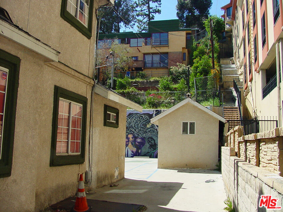 1915 N Highland Avenue