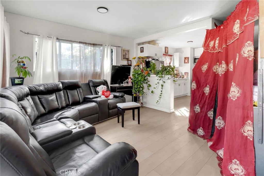2110 E Hatchway