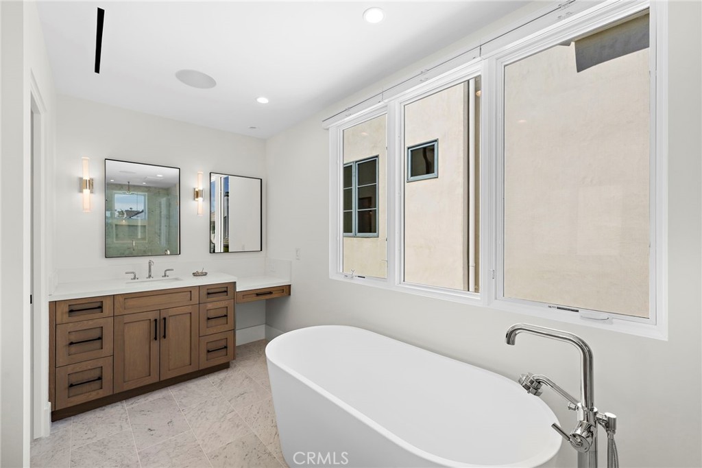 Corona del Mar South of PCH (CDMS) - Residential Lease