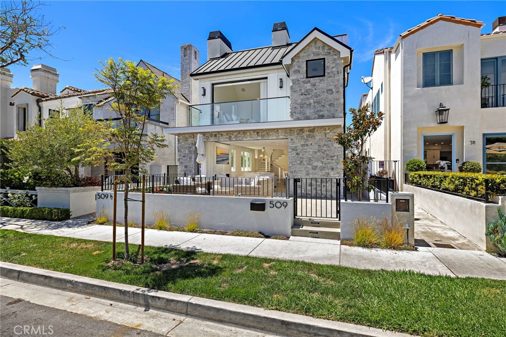 Corona del Mar South of PCH (CDMS) - Residential Lease