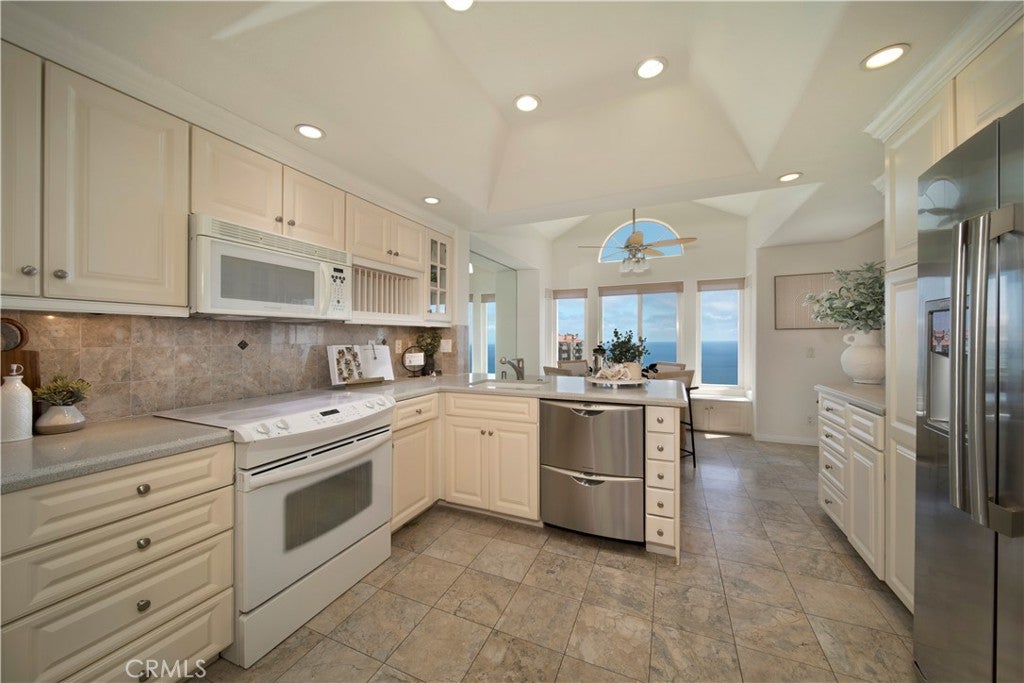 38 Saint Tropez, Laguna Niguel CA 92677 - Photo 9