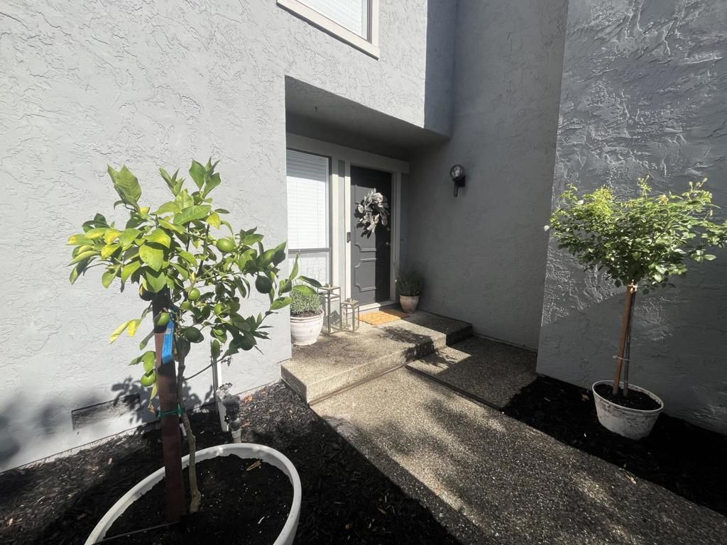 Photo of 1 Doris Court, Redwood City, CA 94061 (MLS # ML82023766)