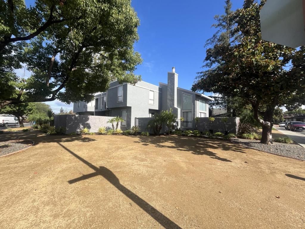 Photo of 1 Doris Court, Redwood City, CA 94061 (MLS # ML82023766)