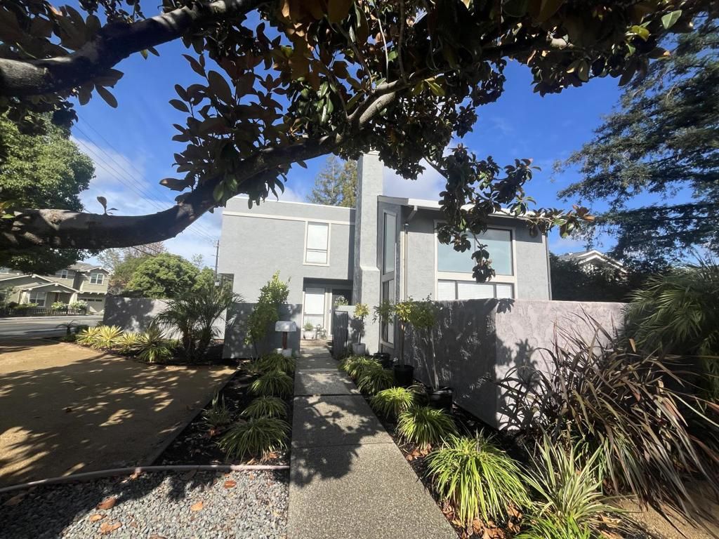 Photo of 1 Doris Court, Redwood City, CA 94061 (MLS # ML82023766)