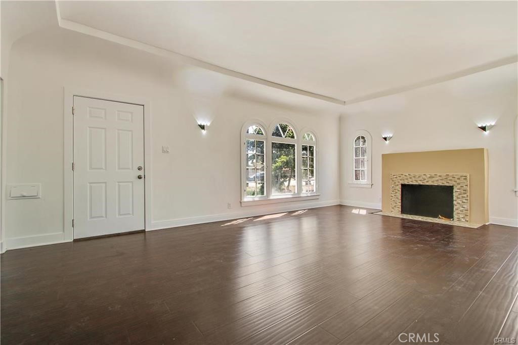 Properties 2 443 W Tichenor Street