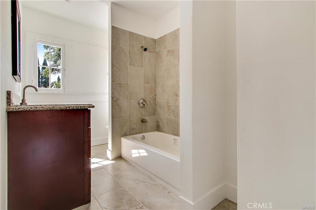 Properties 4 443 W Tichenor Street