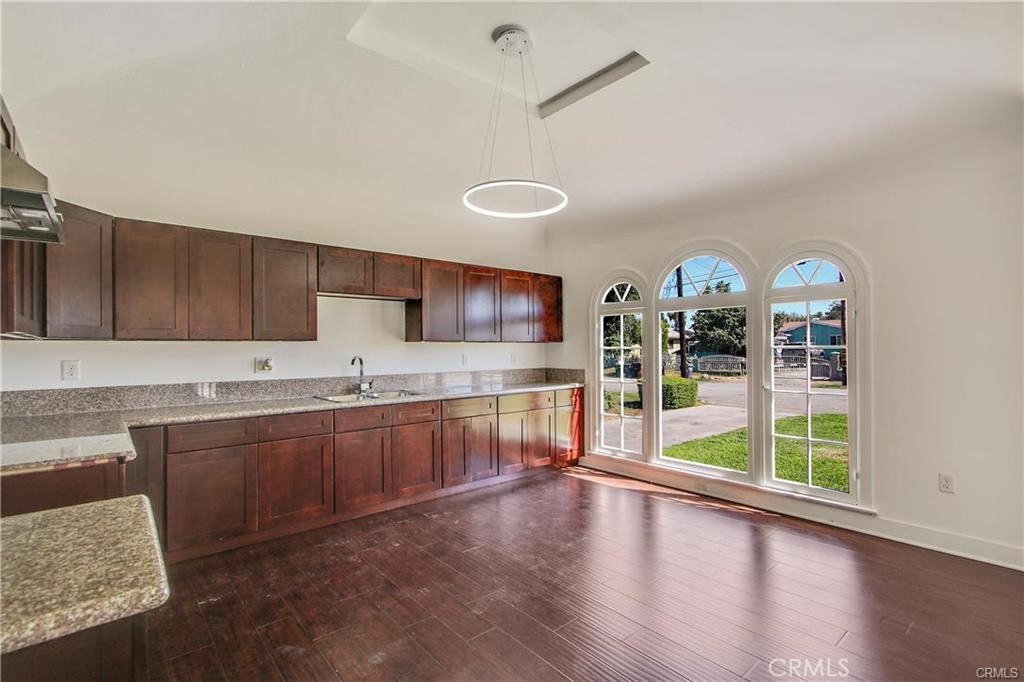 Properties 3 443 W Tichenor Street