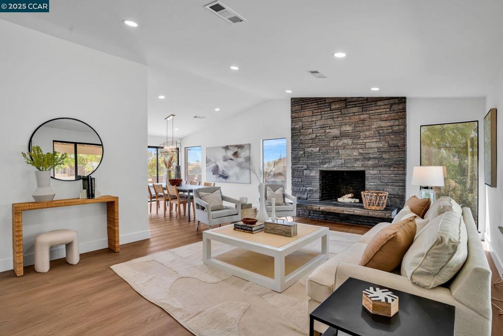 COUNTRY LIVING - Residential